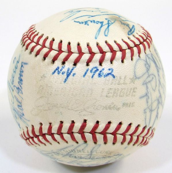 1962 New York Yankees Team Signed ball (Clubhouse Mantle)