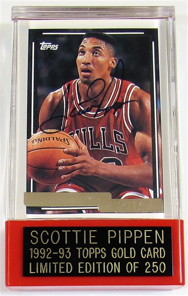 Scottie Pippen 1992-1993 Topps Gold Card Signed #102/250