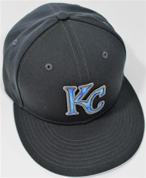 Hunter Dozier Kansas City Royals 2021 GW Cap MLB Authentication - 