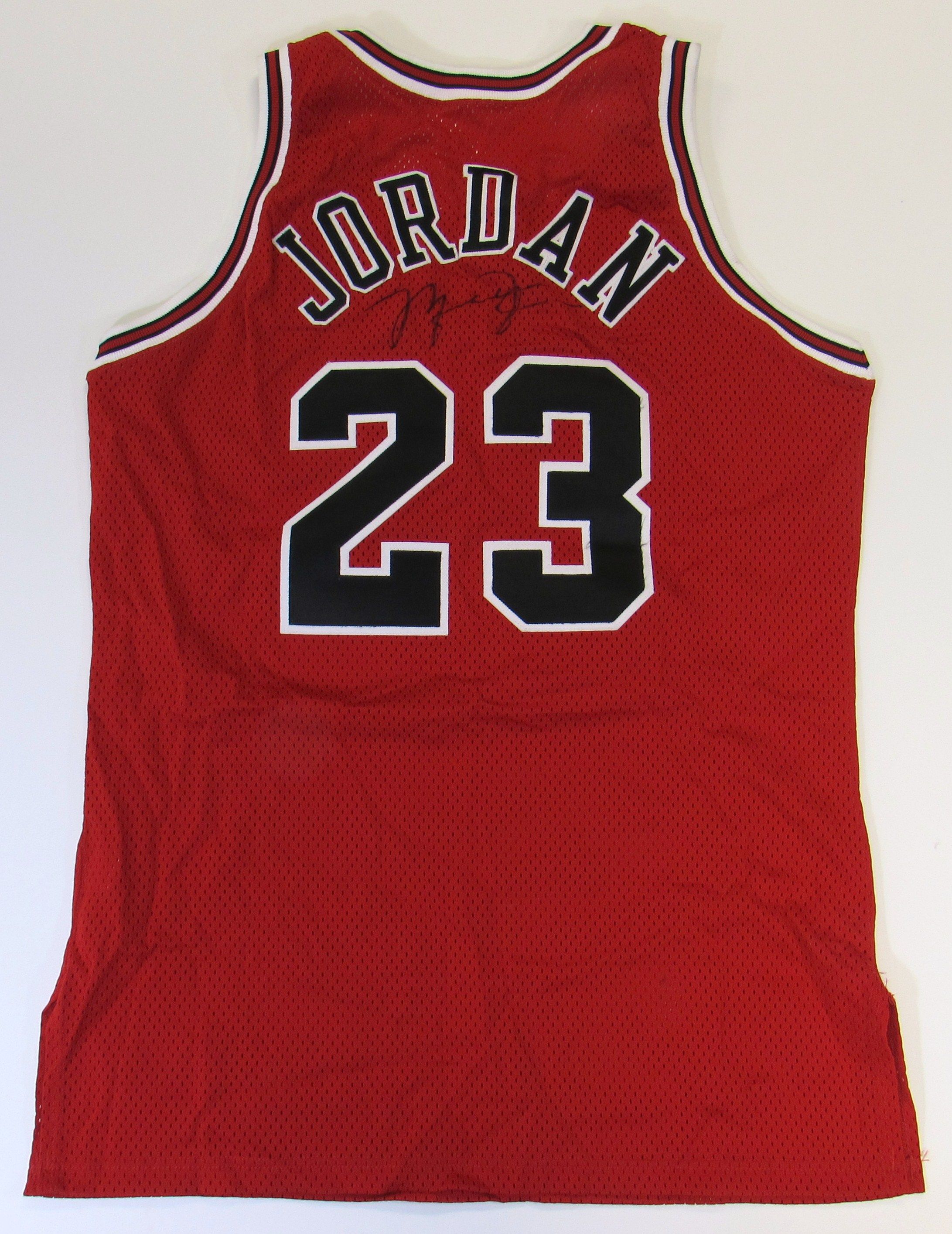 Lot Detail - 1995-96 Michael Jordan Signed Pro Cut Jersey