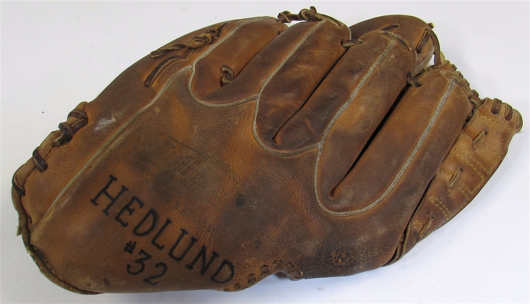 1969-72 Mike Hedlund GU Glove