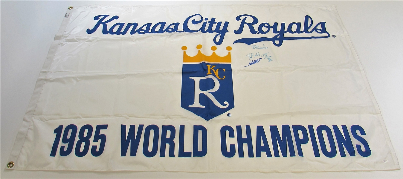 1985 Kansas City Royals WS Flag from Stadium signed -Brett JSA