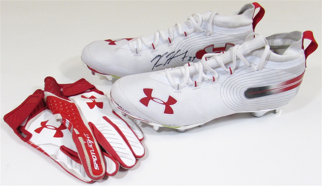 2018 Kareem Hunt Chiefs GU & Signed Cleats & Gloves