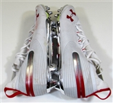 2018 Kareem Hunt Chiefs GU & Signed Cleats & Gloves