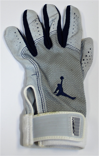 Derek Jeter 2009 Game Used Batting Glove - Steiner LOA